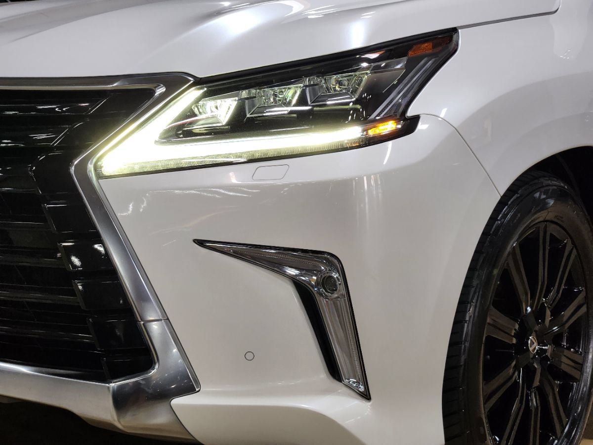 Used 2021 Lexus LX 570 4WD w/ Luxury Package image 14