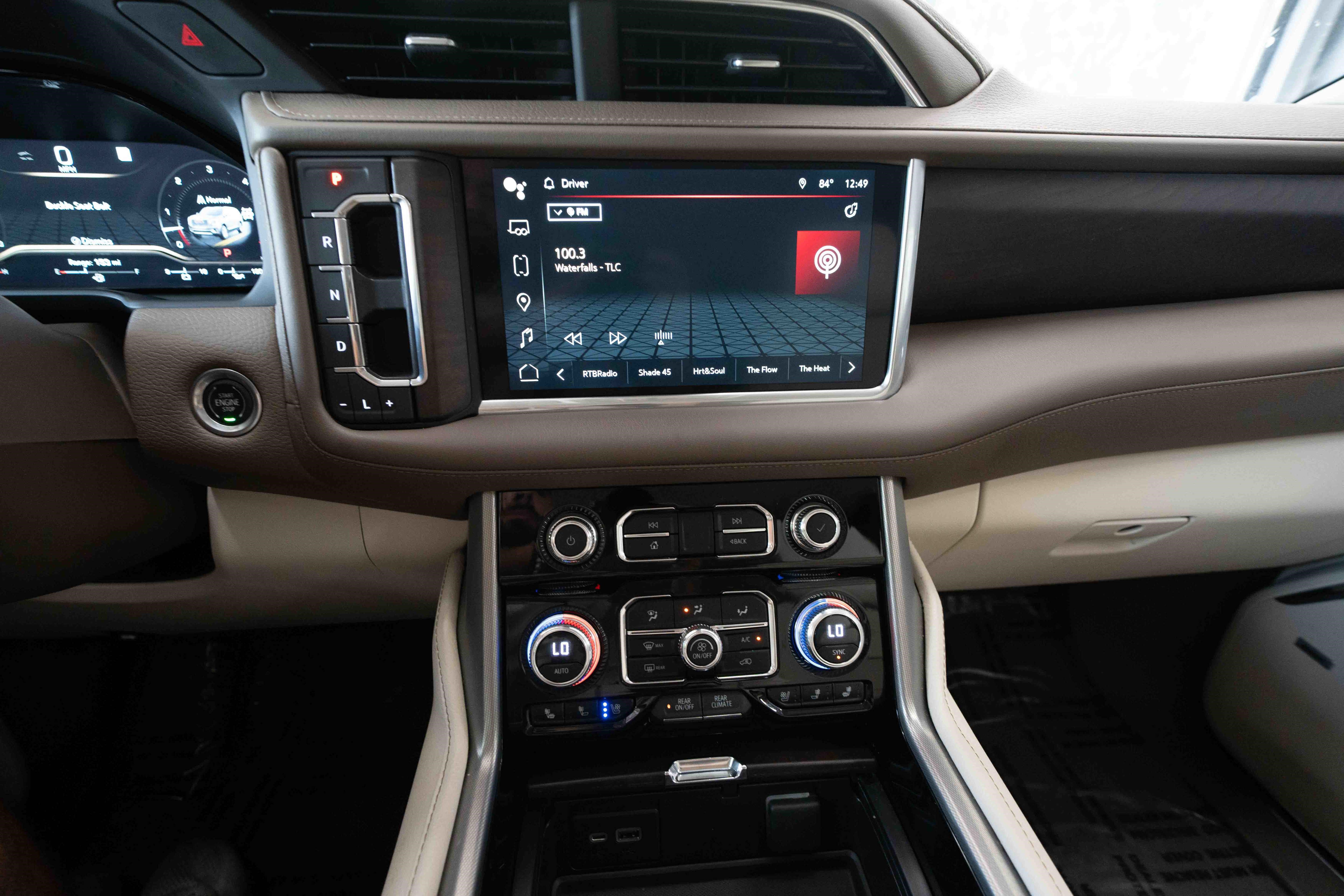 Used 2023 GMC Yukon XL Denali AWD/4WD image 16
