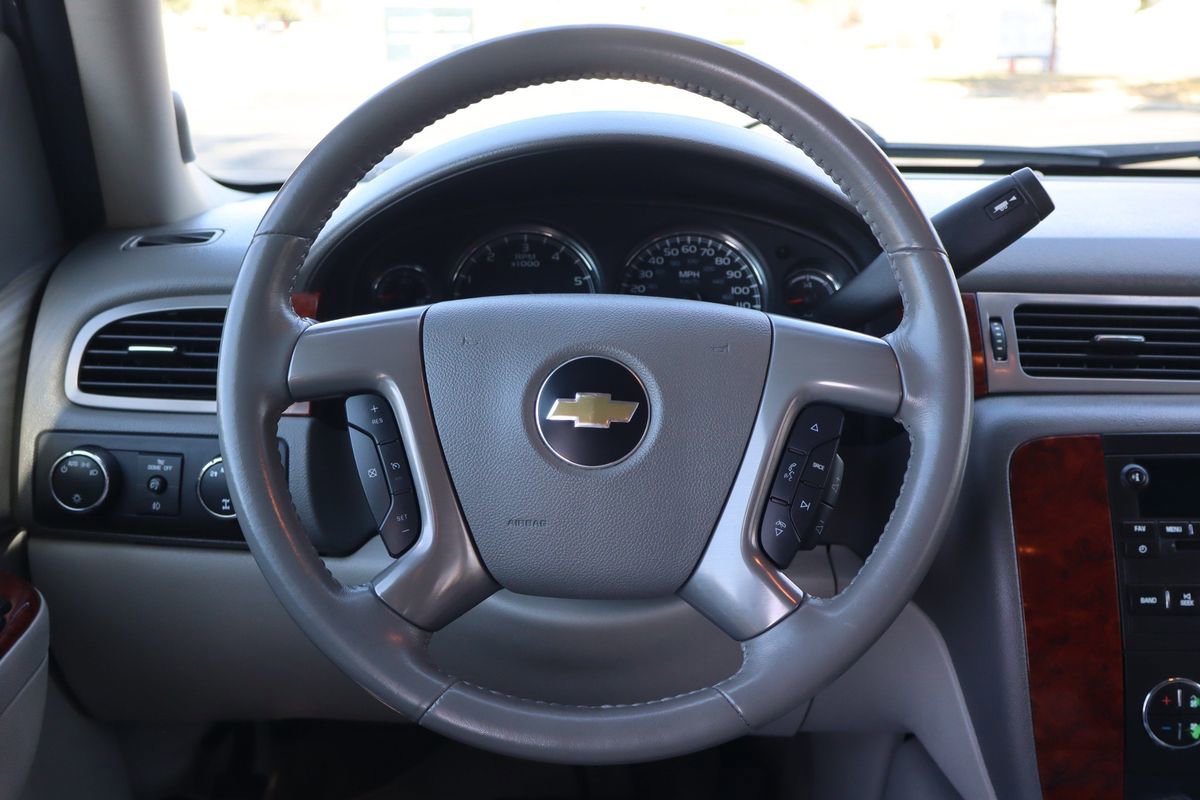 Used 2013 Chevrolet Suburban LT image 18