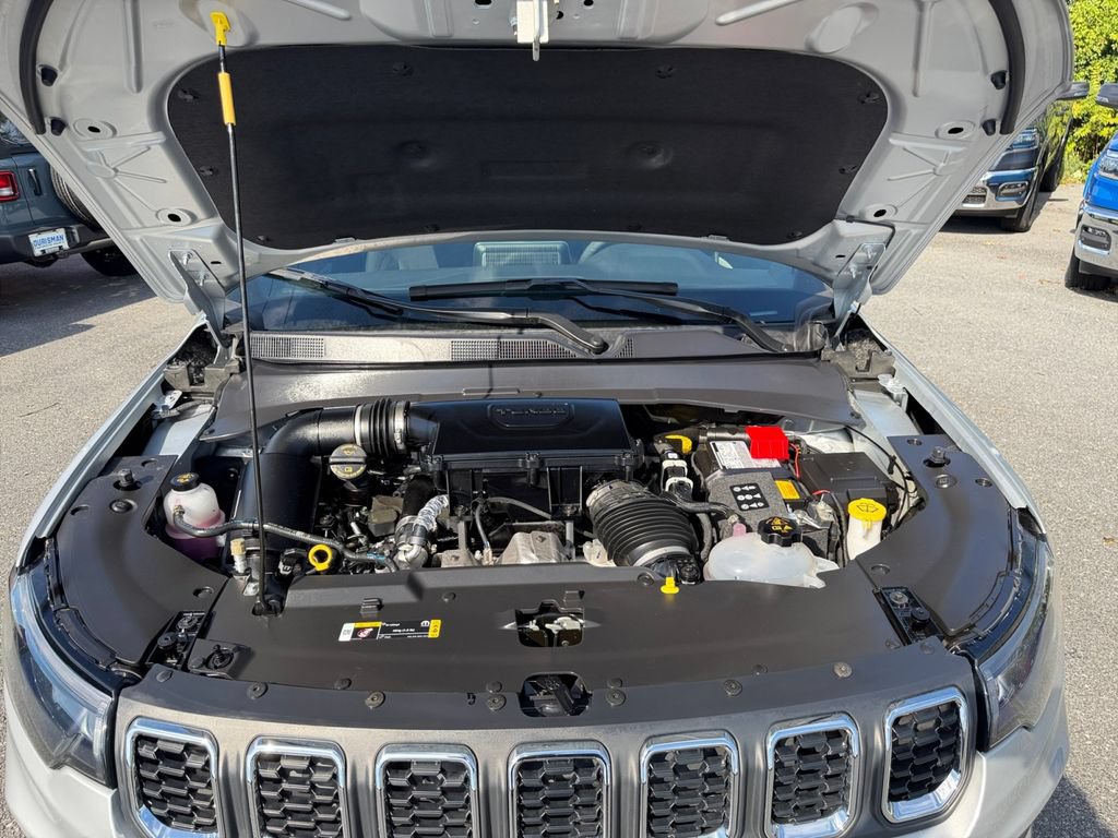Used 2025 Jeep Compass Sport AWD/4WD image 17