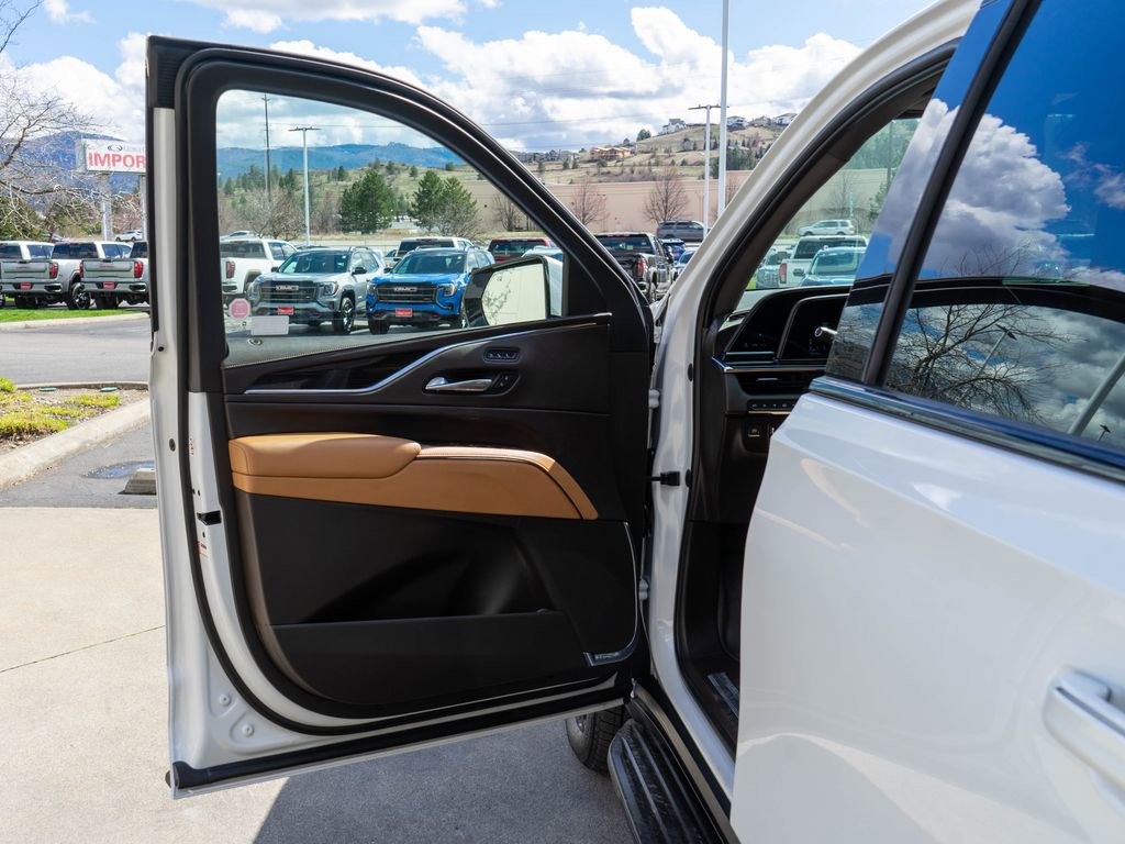 Used 2023 Cadillac Escalade ESV Sport w/ LPO, ONYX Package image 19