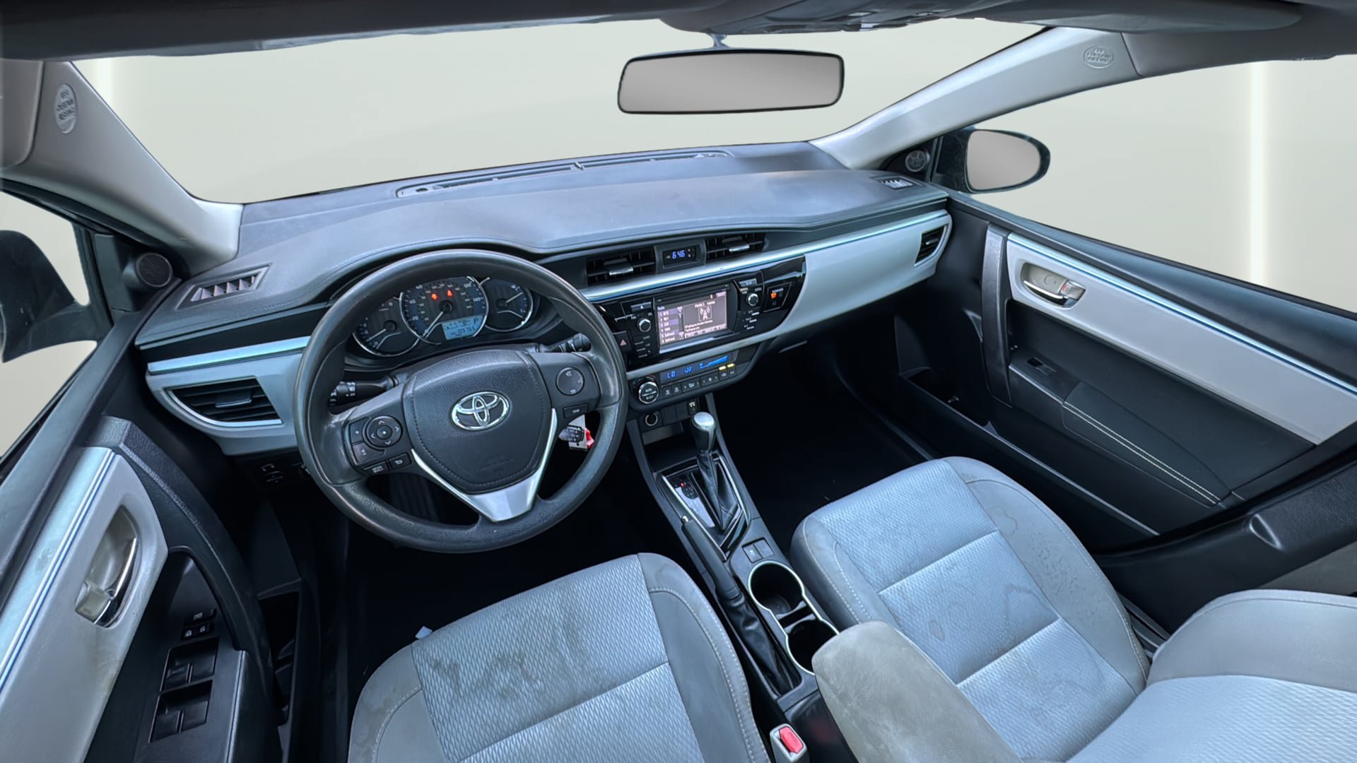 Used 2016 Toyota Corolla LE FWD image 14