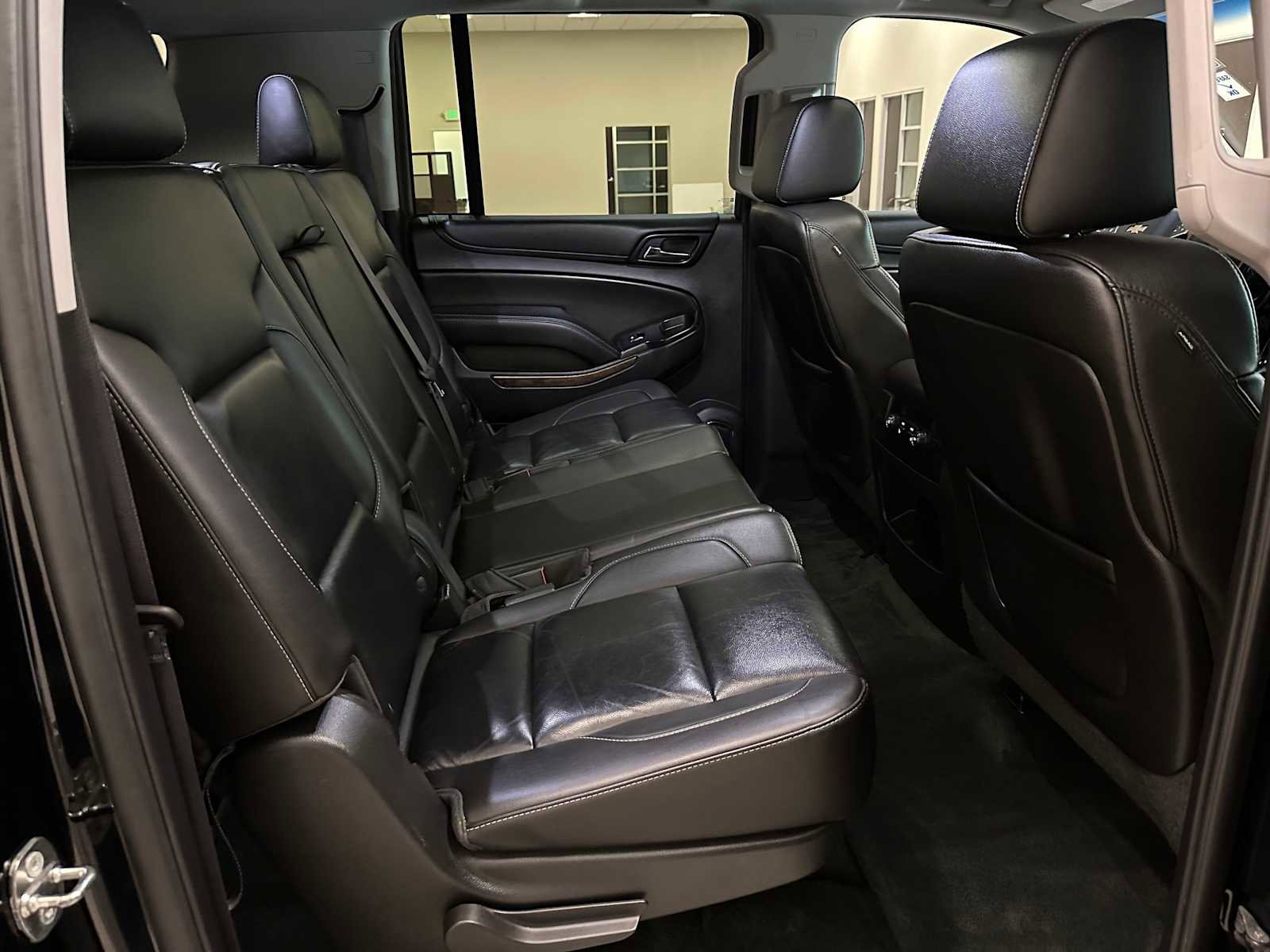 Used 2015 Chevrolet Suburban LT w/ Luxury Package AWD/4WD image 43