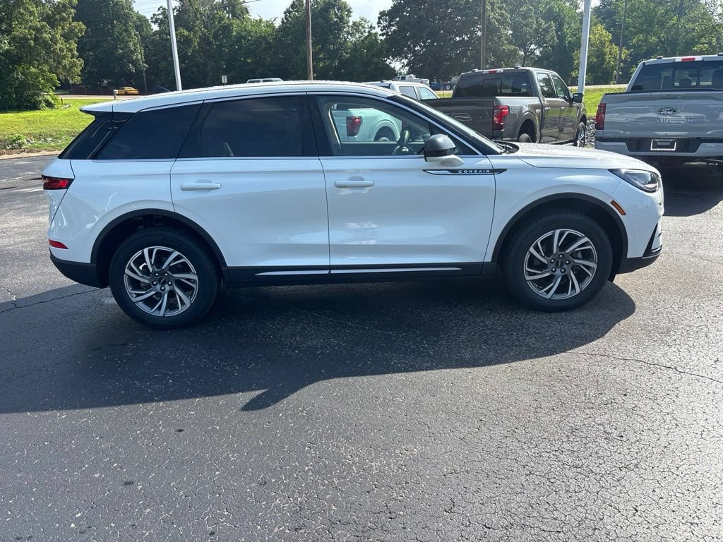 Used 2023 Lincoln Corsair FWD image 2