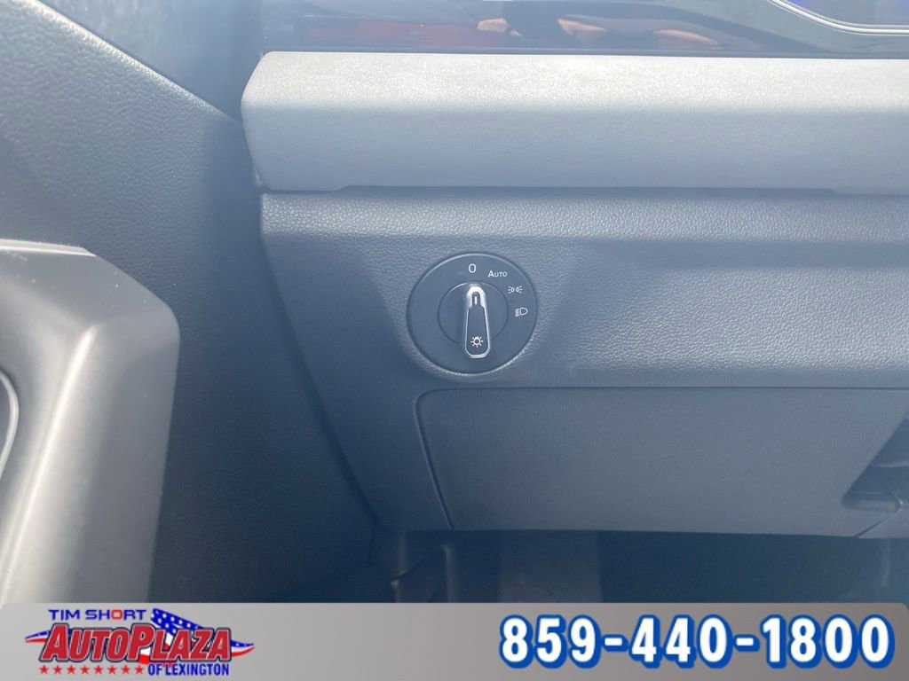 Used 2025 Volkswagen Jetta SE image 20