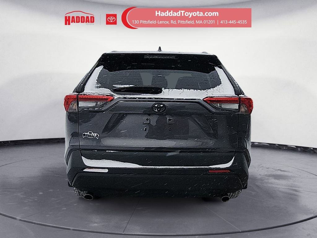 Used 2021 Toyota RAV4 LE image 4