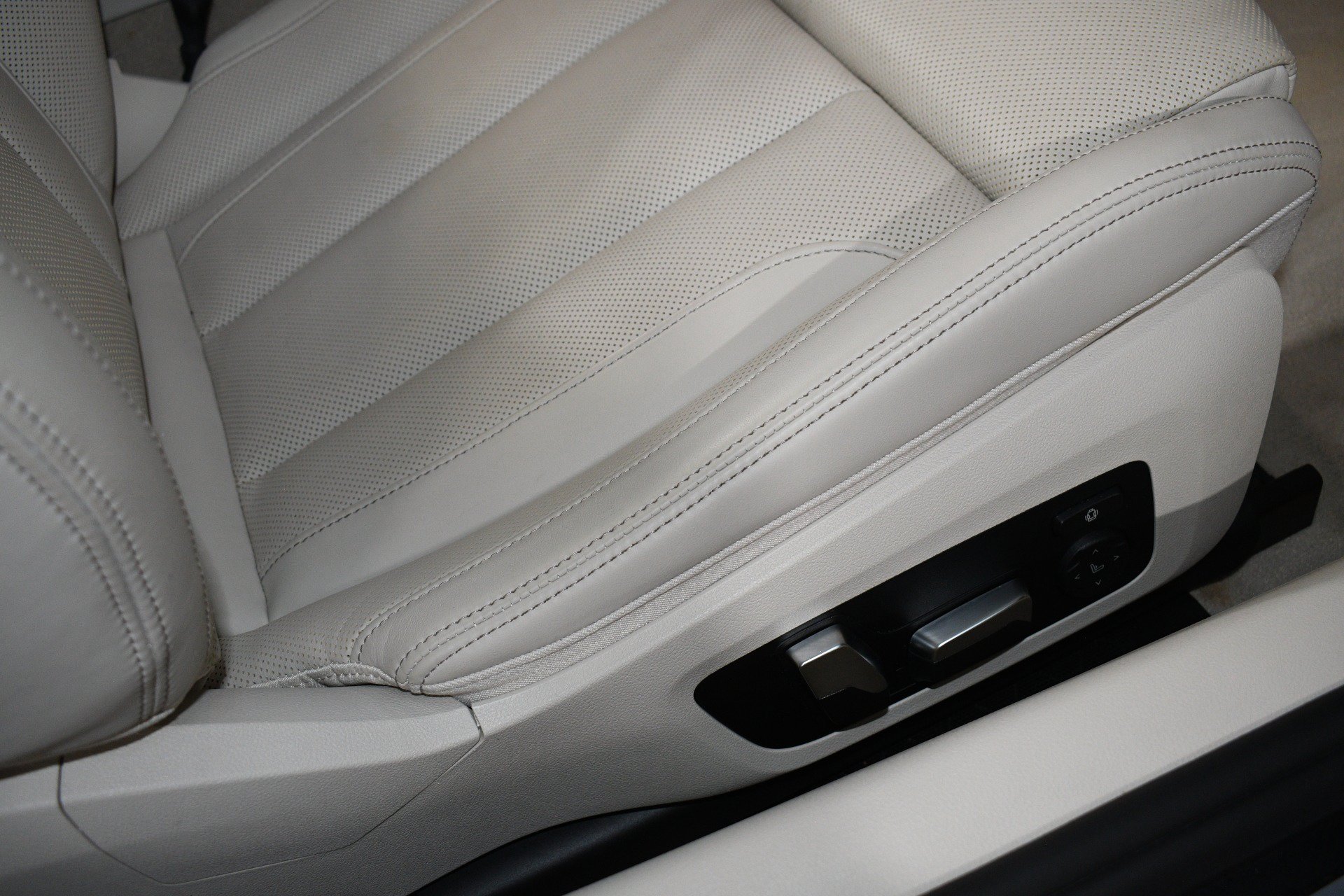 Used 2023 BMW M850i xDrive Convertible w/ Driving Assistance Package AWD/4WD image 14