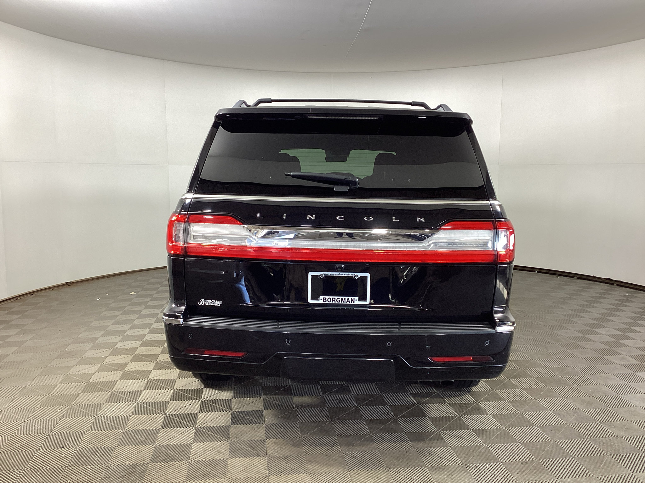 Used 2021 Lincoln Navigator L Reserve AWD/4WD image 3