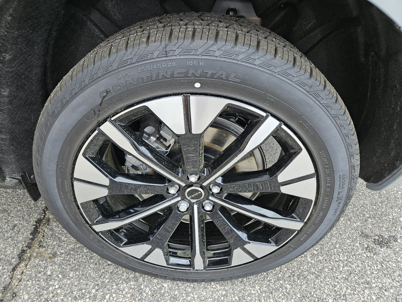 New 2026 Volvo XC60 T8 Plus w/ Protection Package Premier AWD/4WD image 11