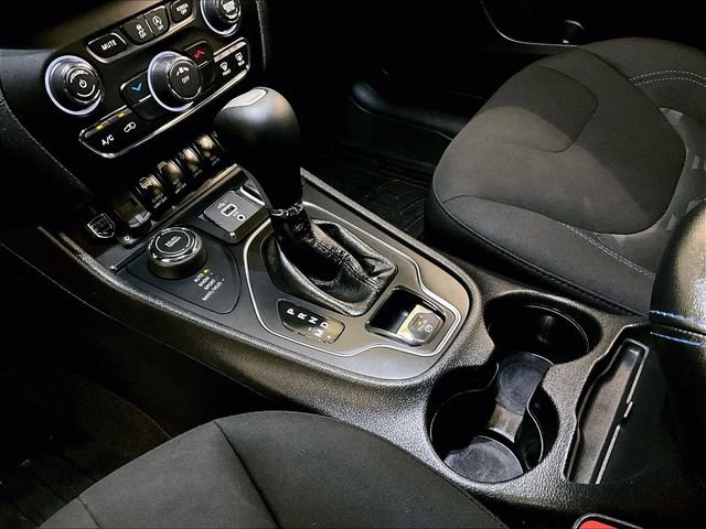 Used 2019 Jeep Cherokee Latitude AWD/4WD image 16