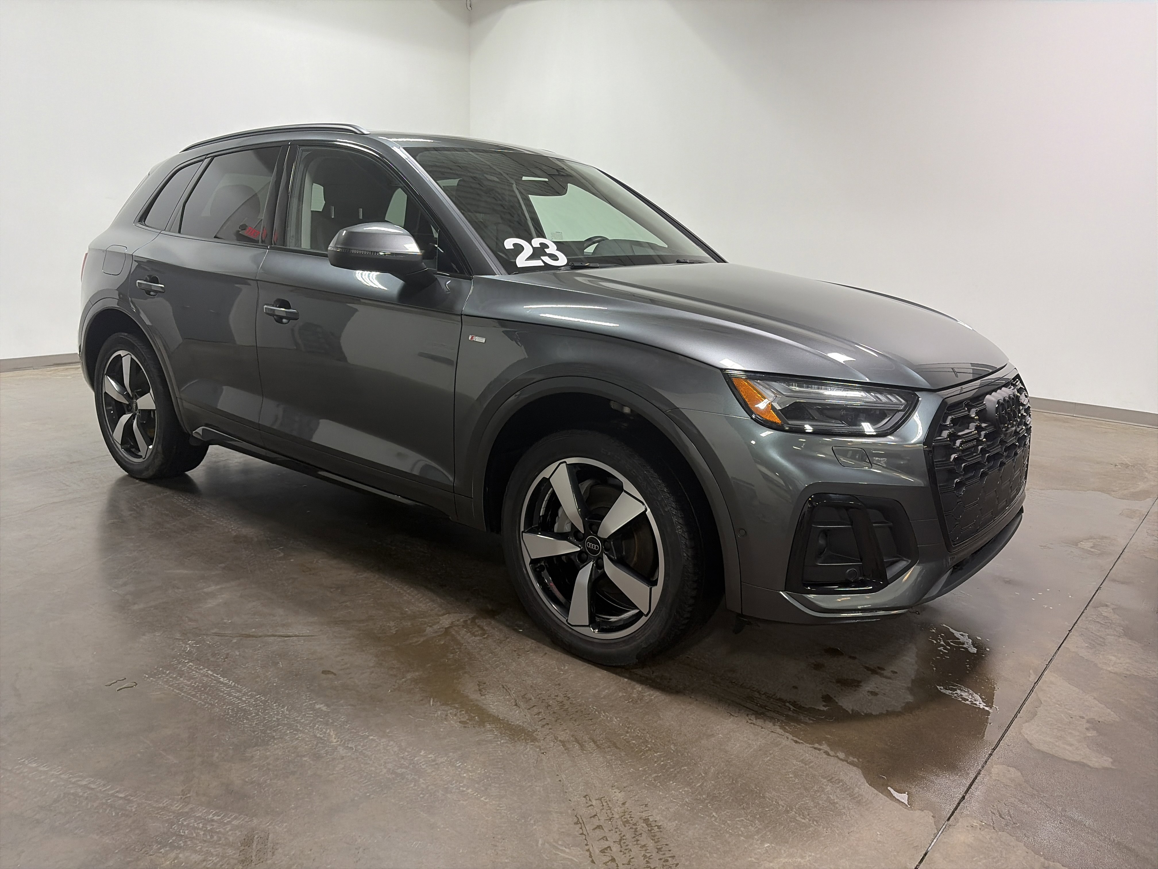 Used 2023 Audi Q5 2.0T Prestige w/ Prestige Package image 2