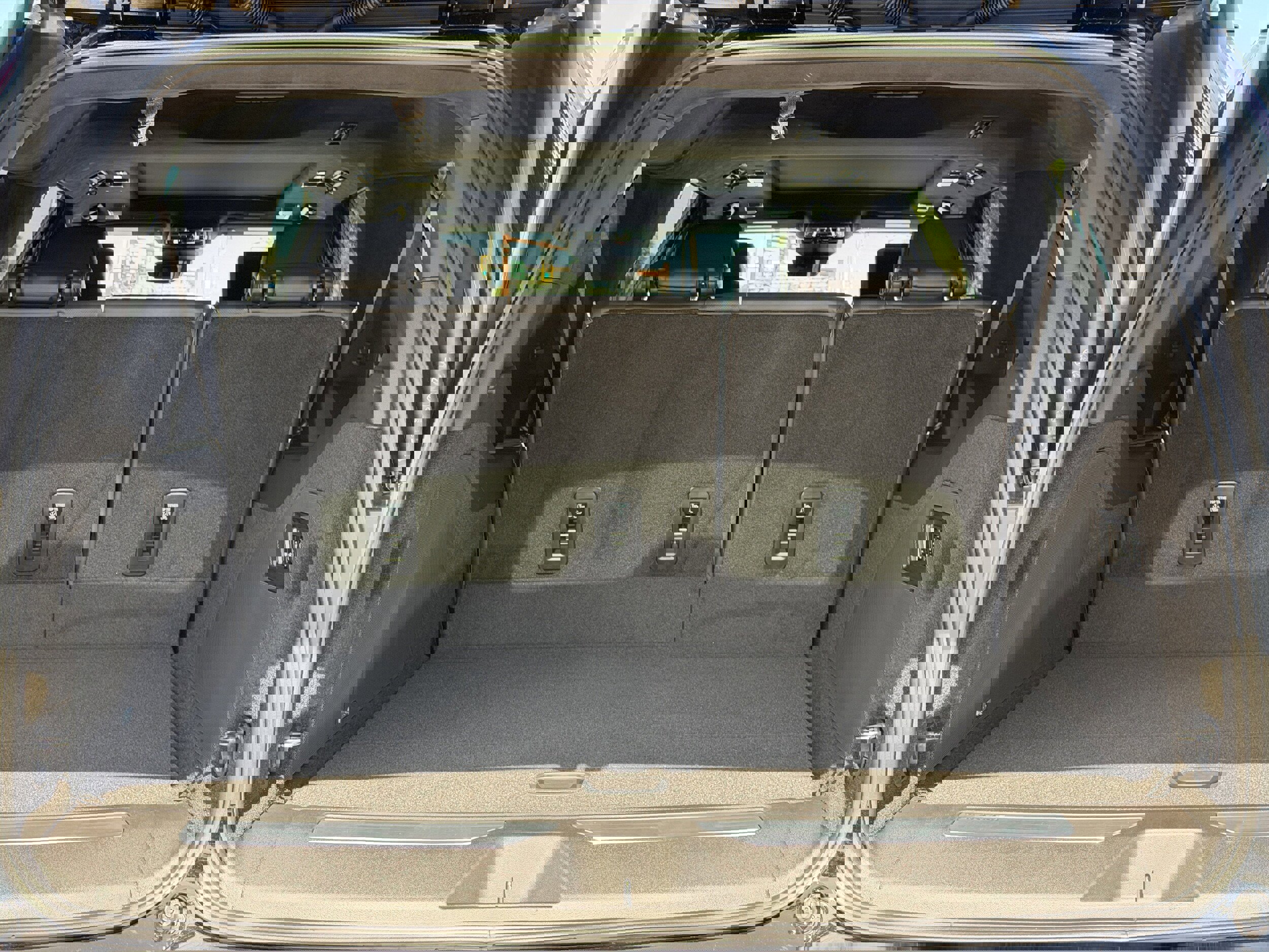 New 2026 Cadillac Escalade ESV V w/ LPO, ONYX Package AWD/4WD image 10