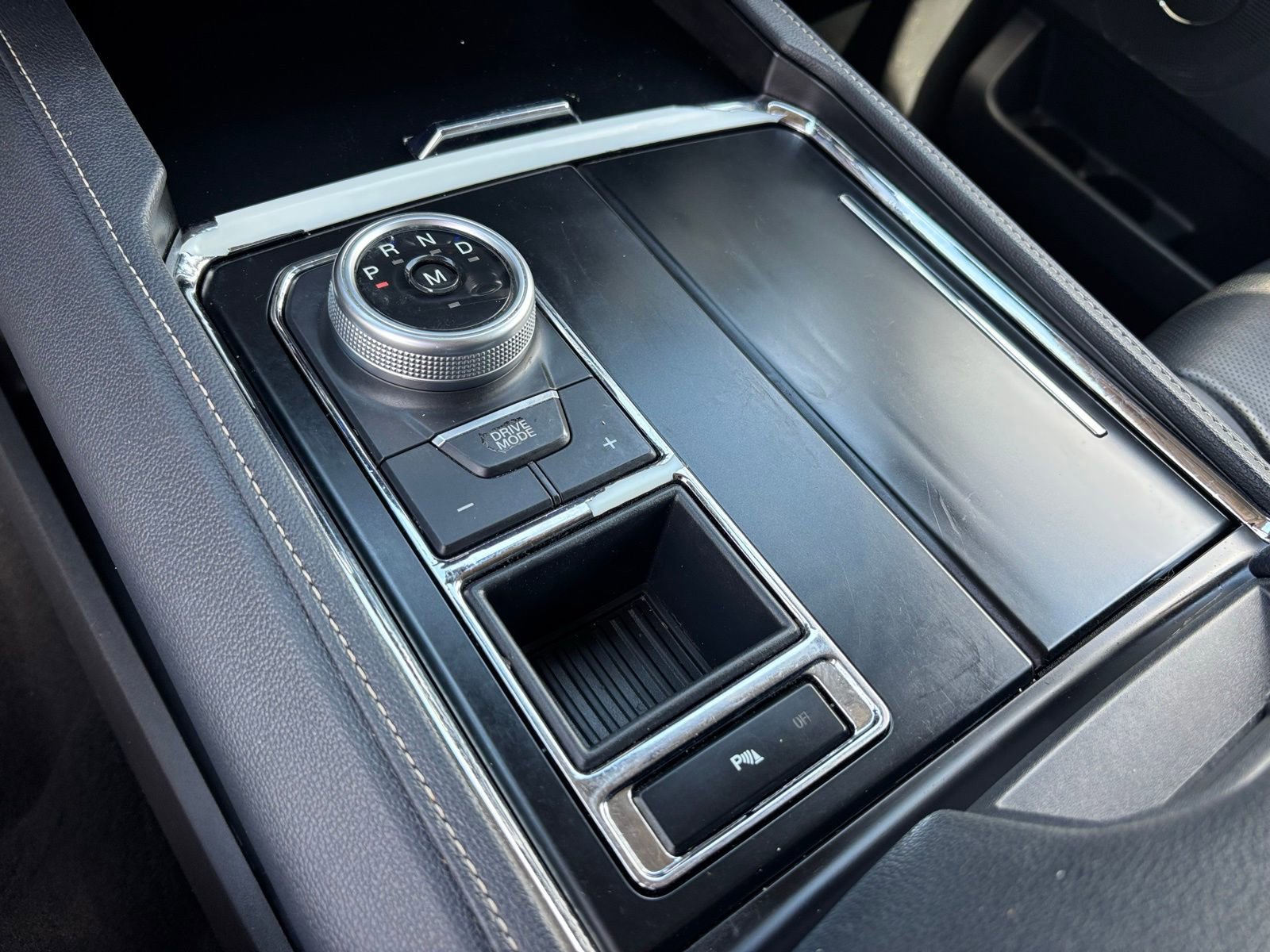 Used 2023 Ford Expedition XLT image 25