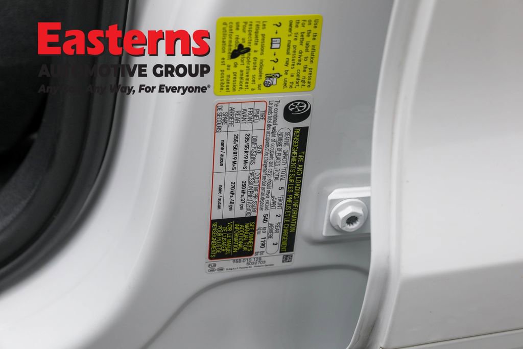 Used 2023 Porsche Macan T w/ Premium Package Plus image 37