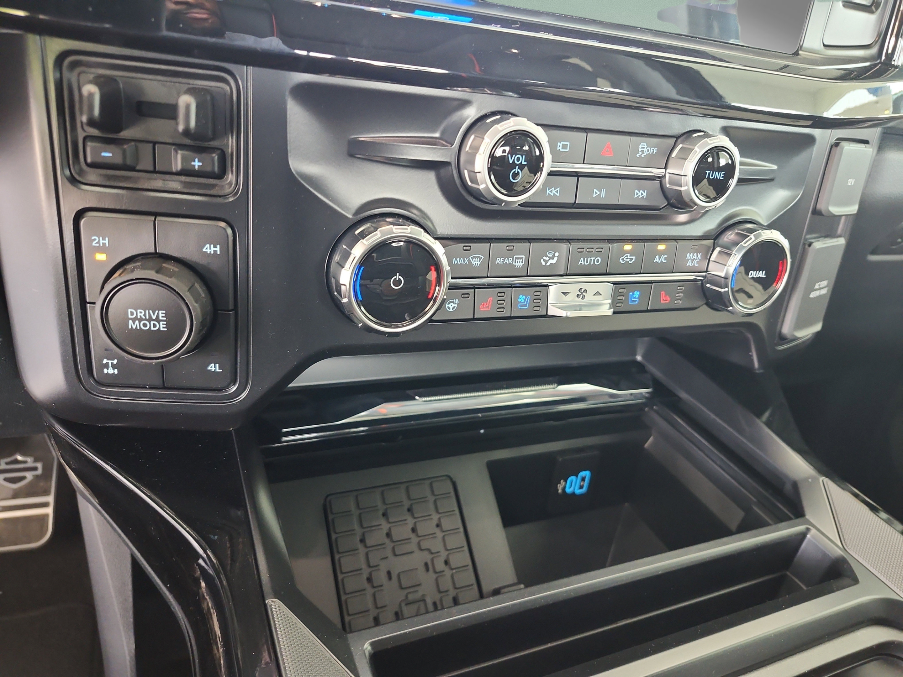 New 2026 Ford F250 Lariat w/ Black Appearance Package AWD/4WD image 28