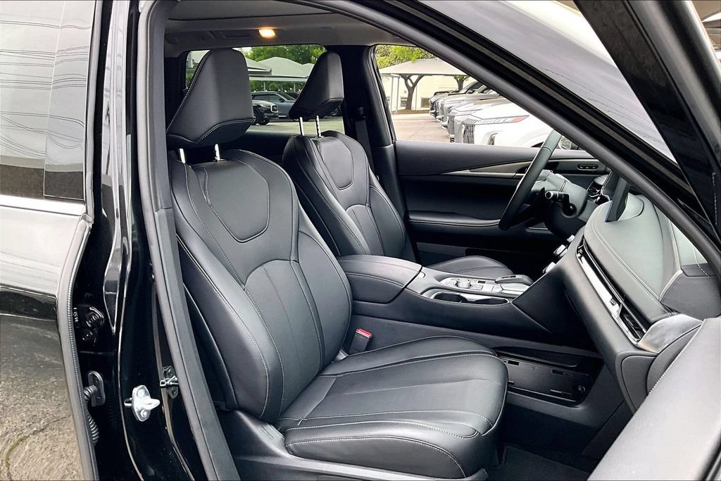Certified 2026 INFINITI QX60 Pure FWD image 10