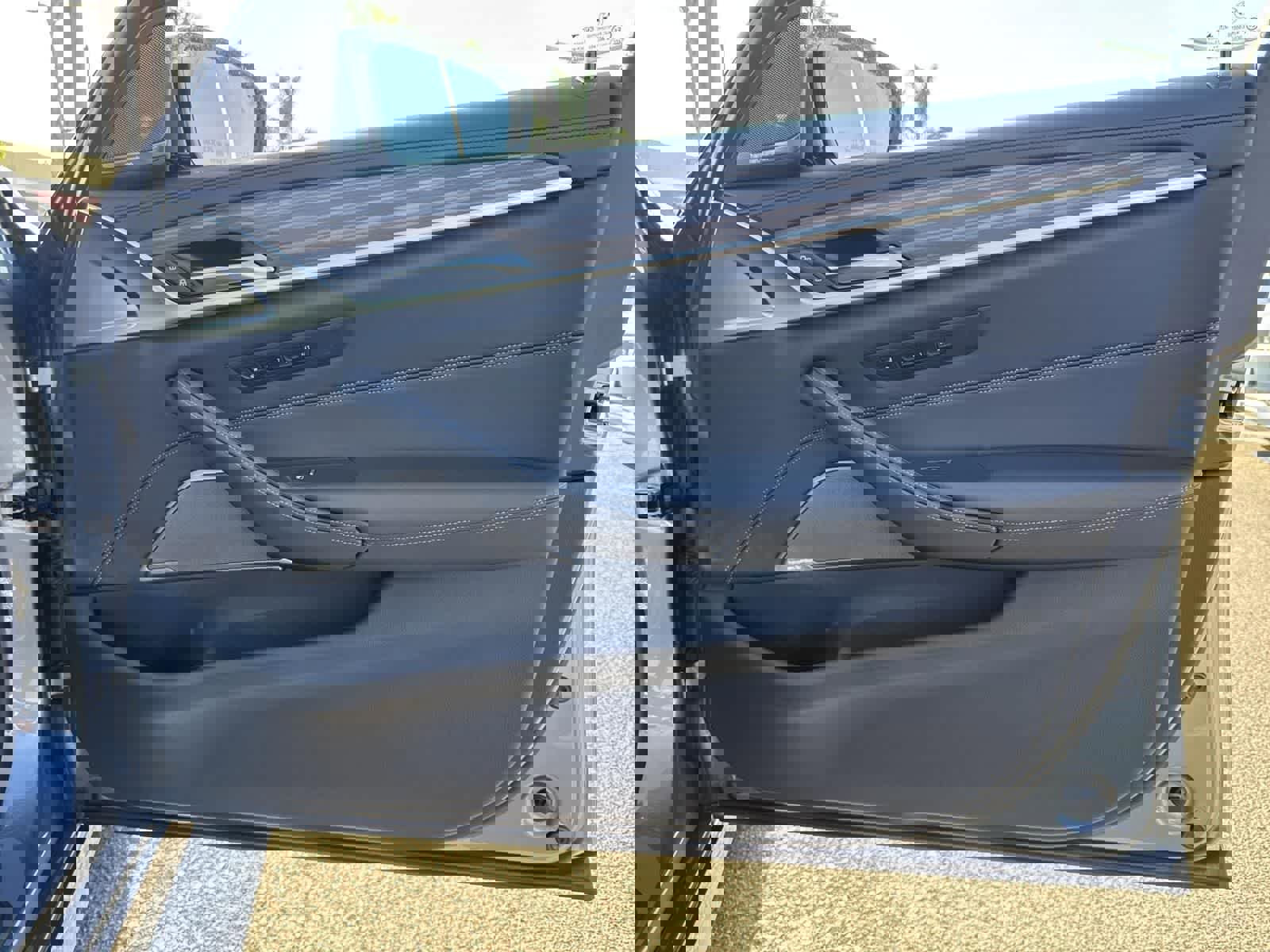 Used 2022 BMW M550i xDrive w/ Dynamic Handling Package image 38