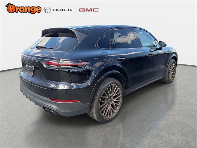 Used 2023 Porsche Cayenne Platinum Edition image 3