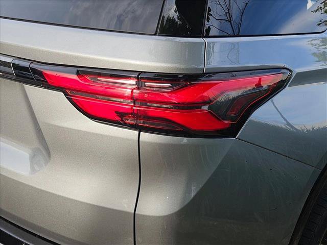 Used 2023 Chevrolet Traverse Premier w/ Redline Edition FWD image 20