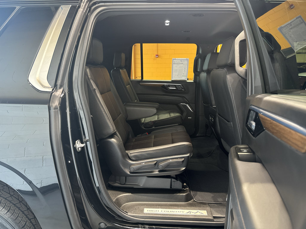 Used 2025 Chevrolet Suburban High Country AWD/4WD image 20