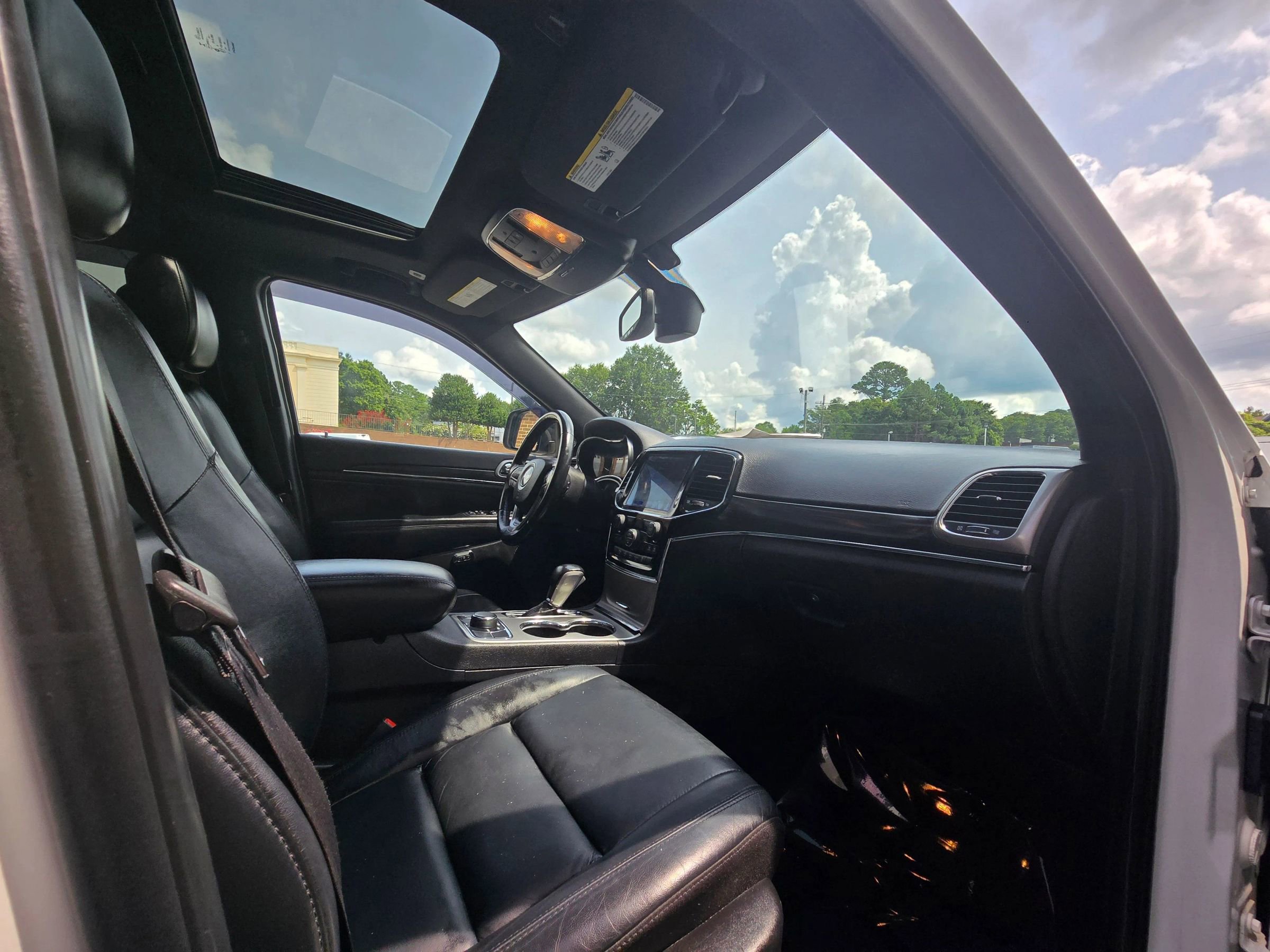 Used 2019 Jeep Grand Cherokee Limited image 12