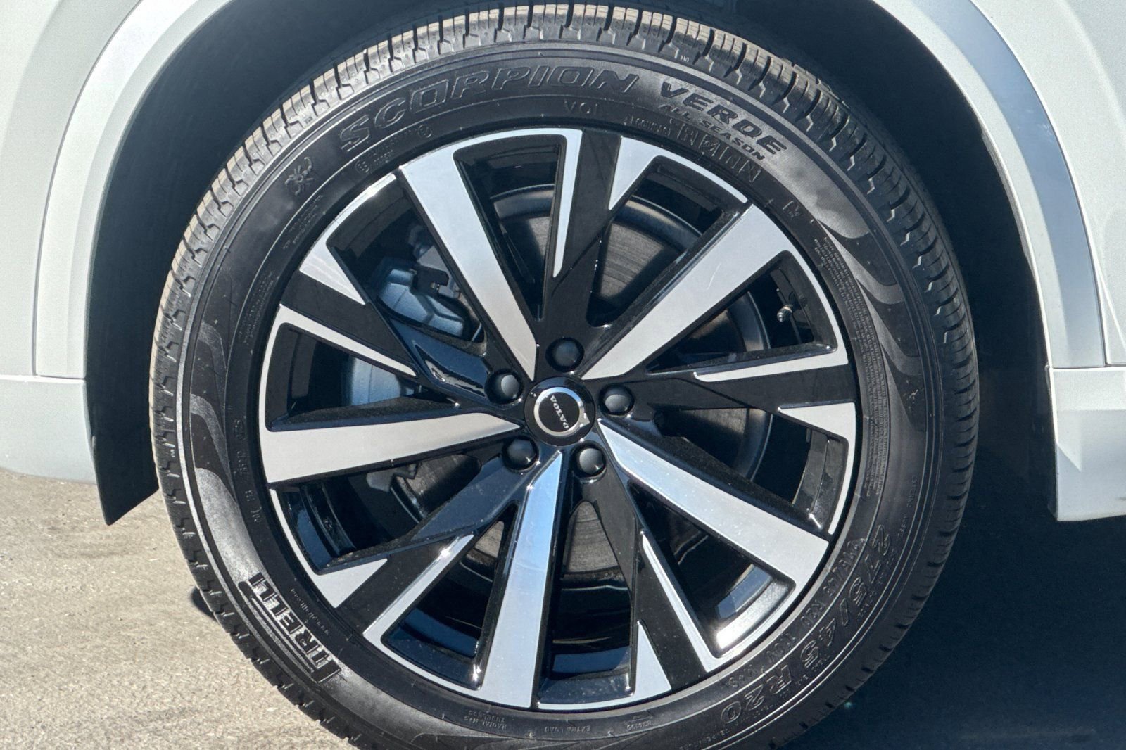 Certified 2025 Volvo XC90 B6 Core w/ Climate Package image 11