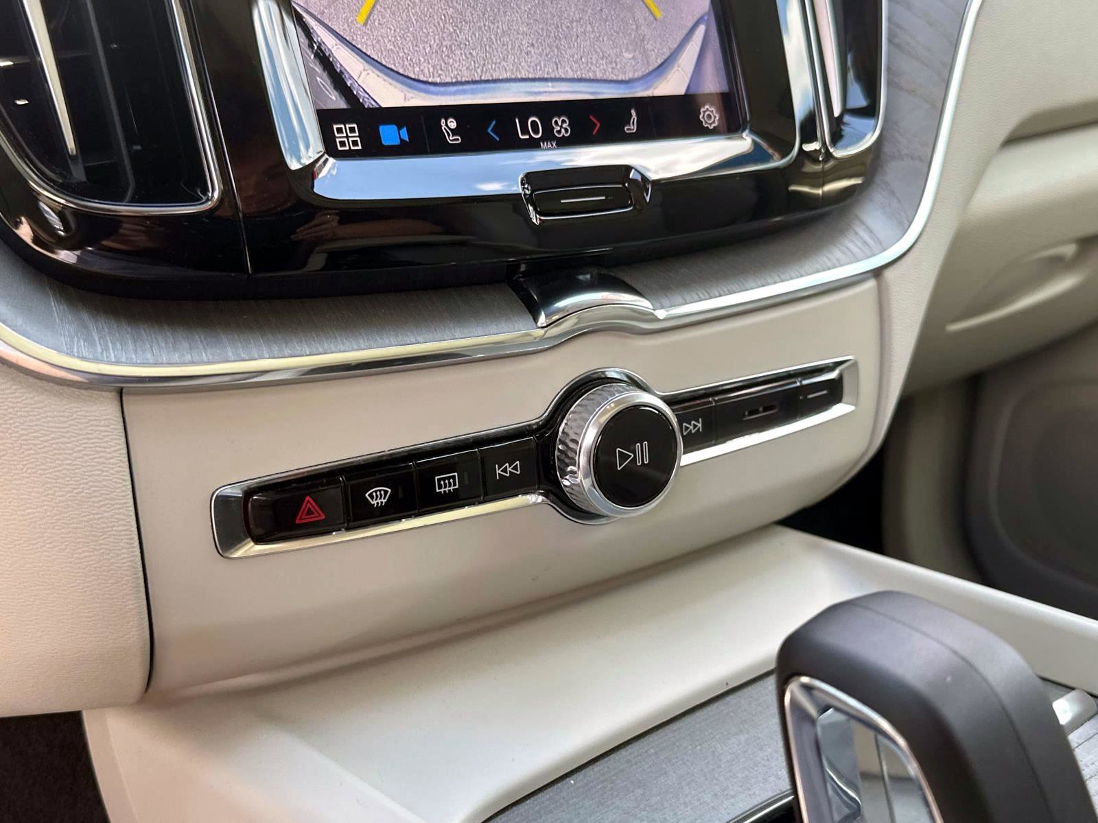 Certified 2024 Volvo XC60 B5 Plus image 24