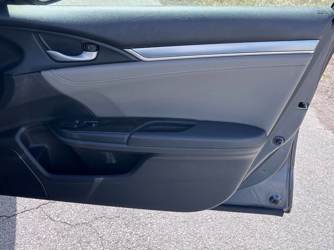 Used 2016 Honda Civic Touring image 38