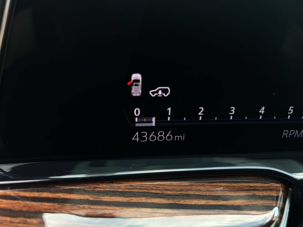 Certified 2021 Cadillac Escalade Premium Luxury w/ Driver Assist Tech Package AWD/4WD image 30