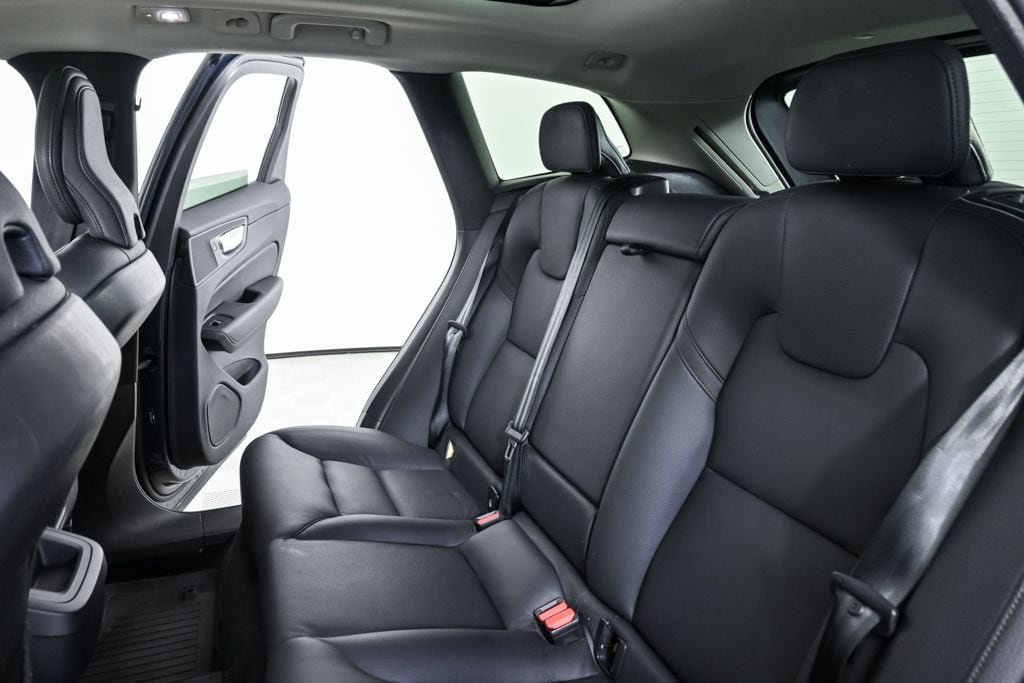 Certified 2023 Volvo XC60 B5 Plus w/ Protection Package AWD/4WD image 21