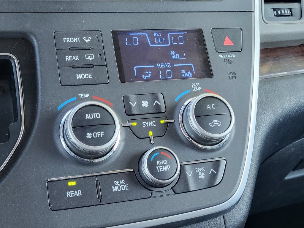 Used 2017 Toyota Sienna Limited Premium FWD image 20