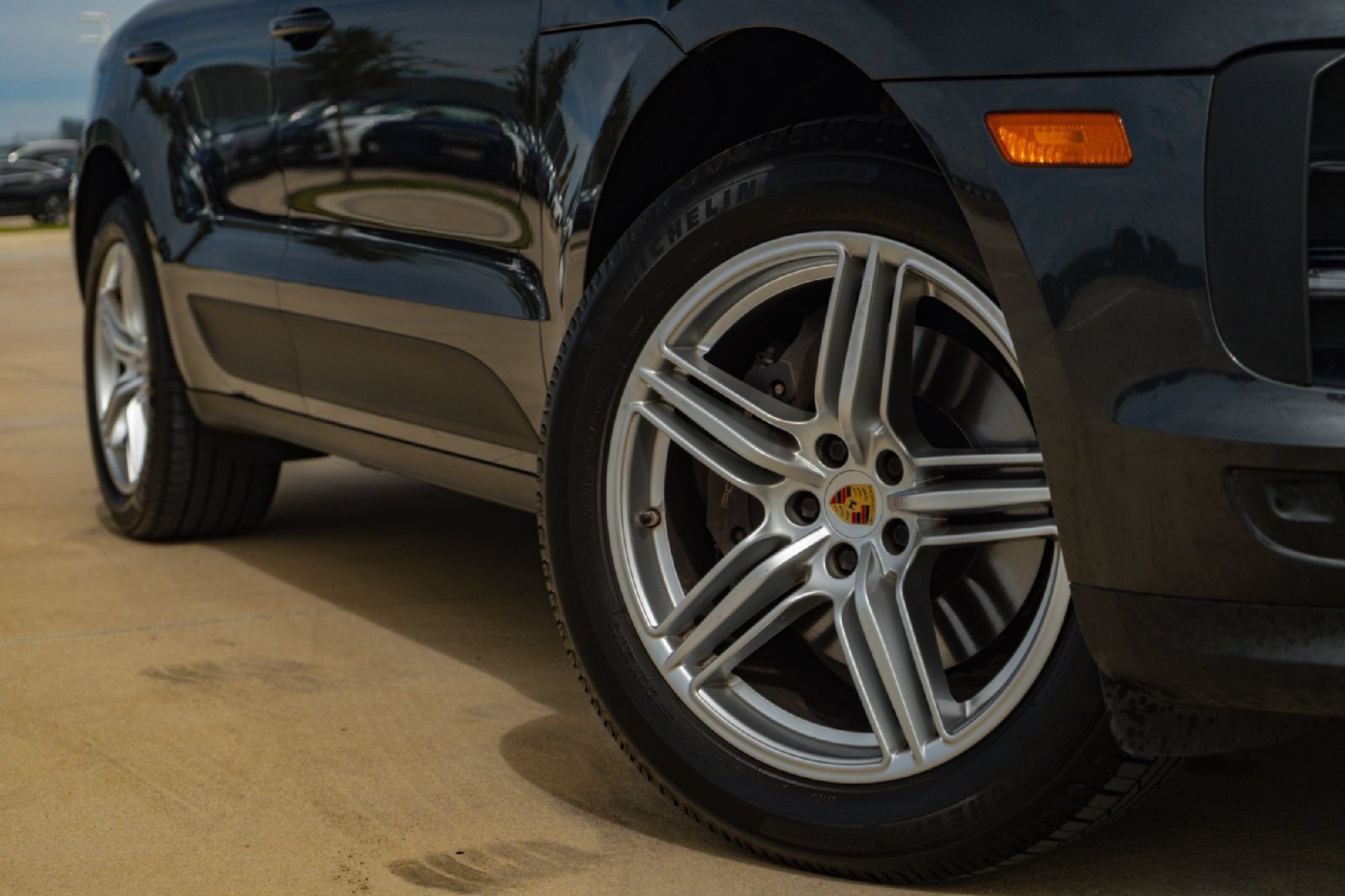 Used 2021 Porsche Macan AWD/4WD image 2
