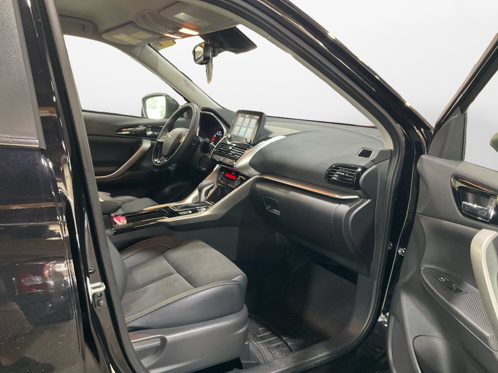Used 2025 Mitsubishi Eclipse Cross SE AWD/4WD image 15