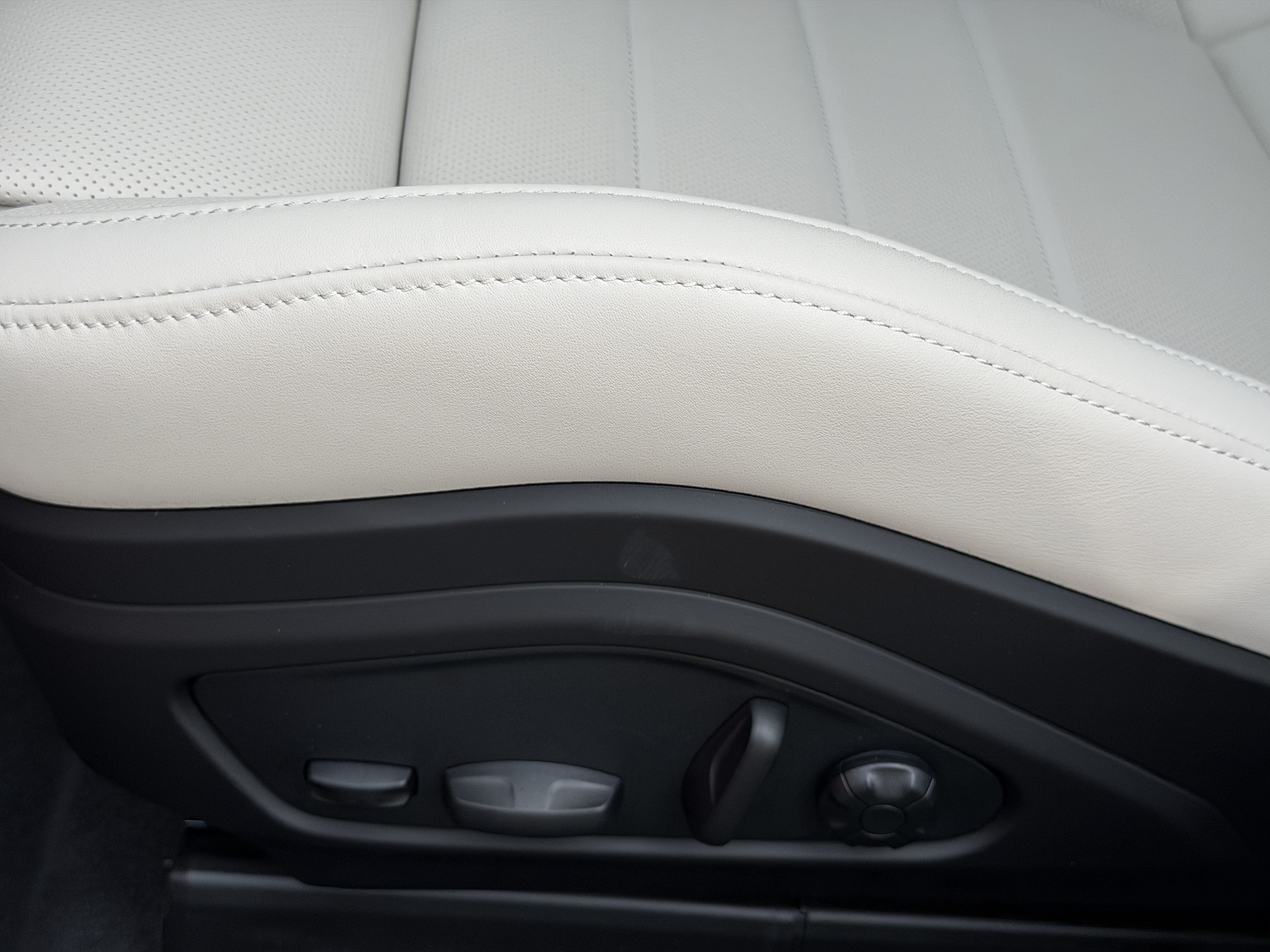 New 2026 Porsche Panamera RWD image 23