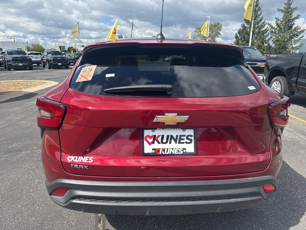 Used 2025 Chevrolet Trax LS image 9