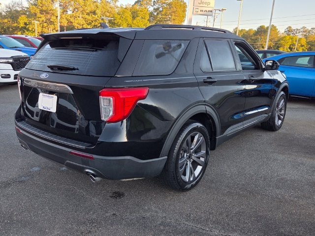 Used 2023 Ford Explorer XLT w/ Equipment Group 202A RWD image 14