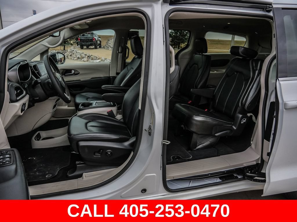 Used 2024 Chrysler Pacifica Touring-L AWD/4WD image 28