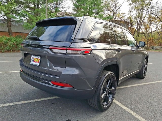Used 2024 Jeep Grand Cherokee Altitude image 12