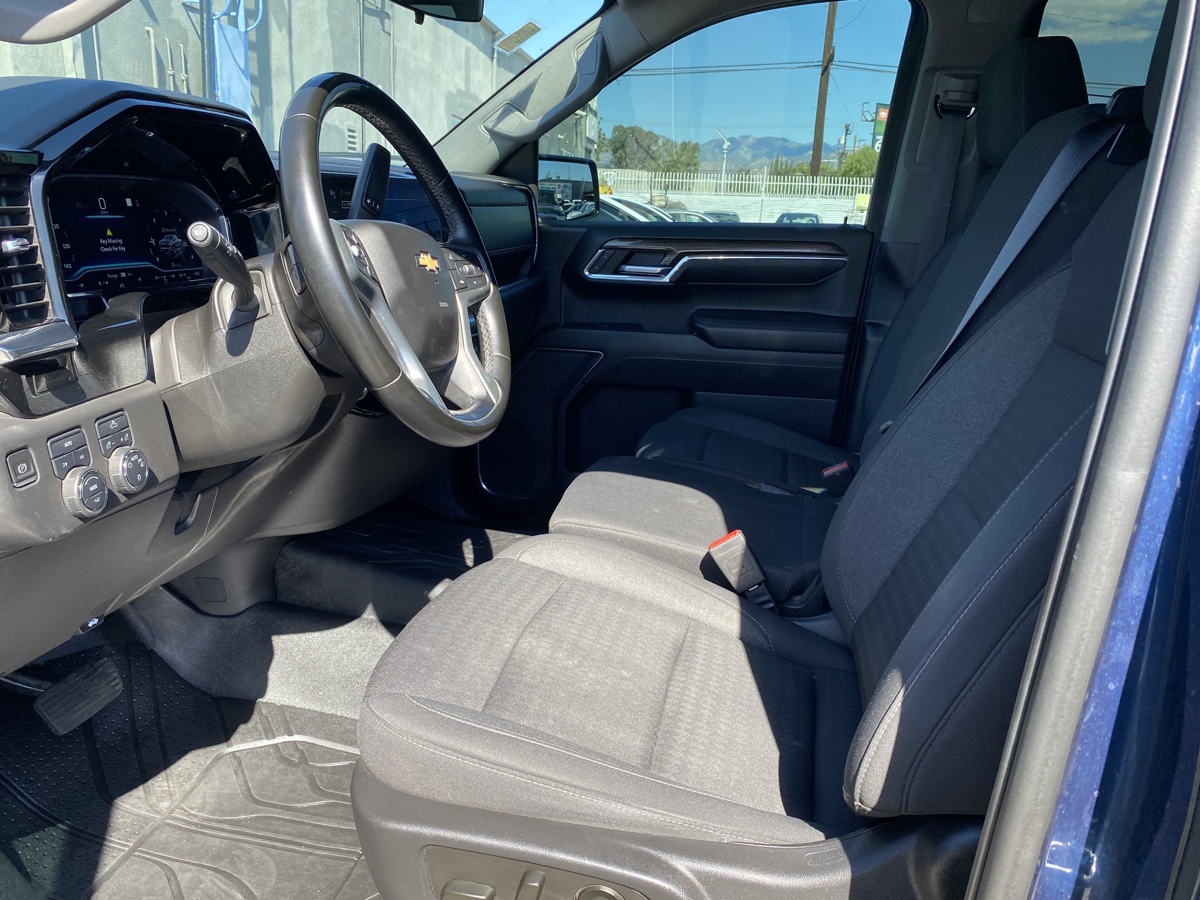 Used 2023 Chevrolet Silverado 1500 LT AWD/4WD image 16