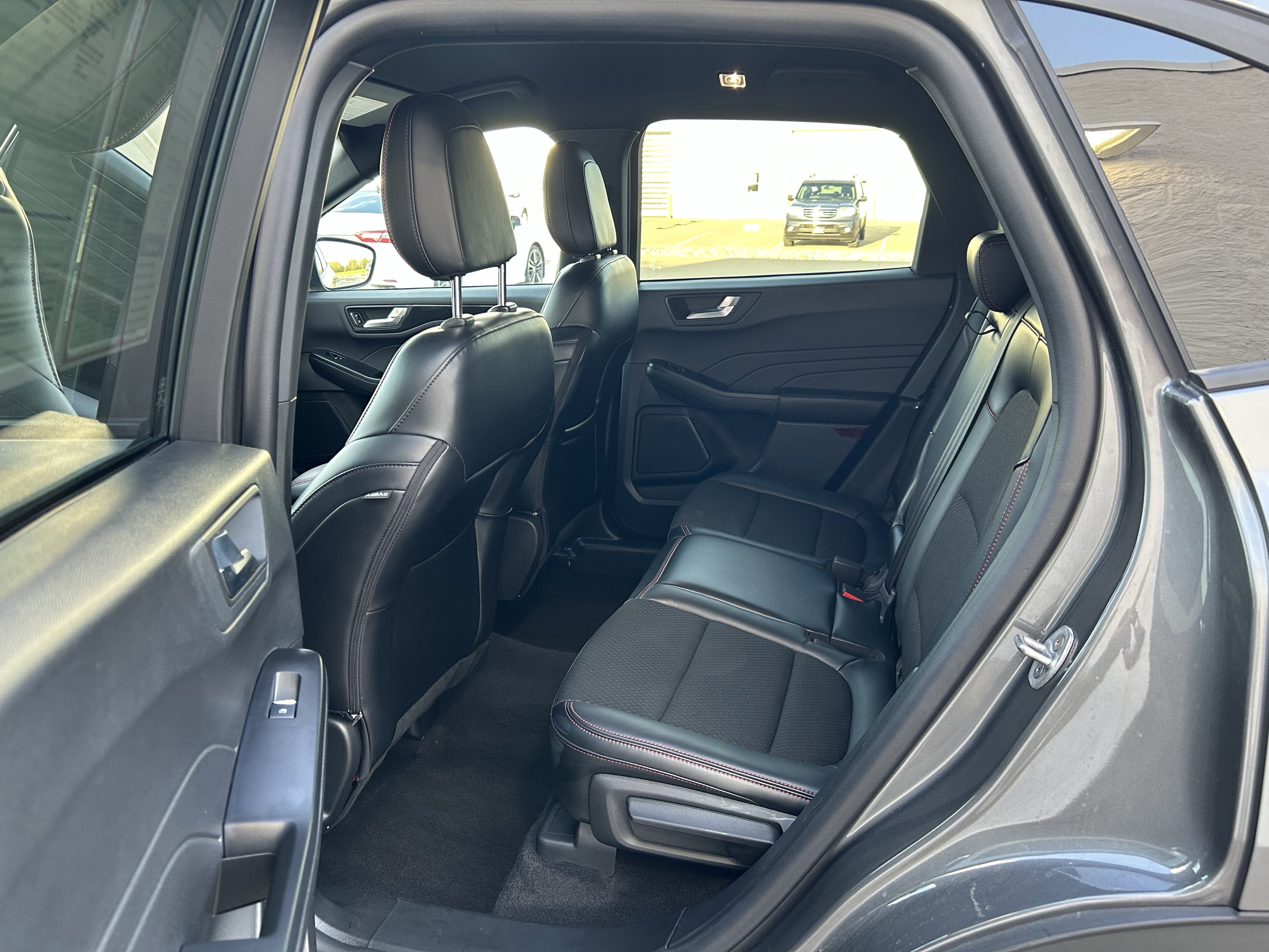 Used 2025 Ford Escape ST-Line AWD/4WD image 18