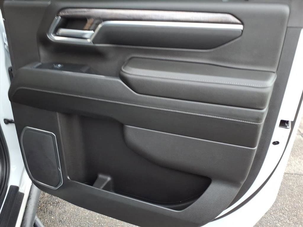 Used 2024 Chevrolet Silverado 2500 LTZ w/ LTZ Convenience Package image 18