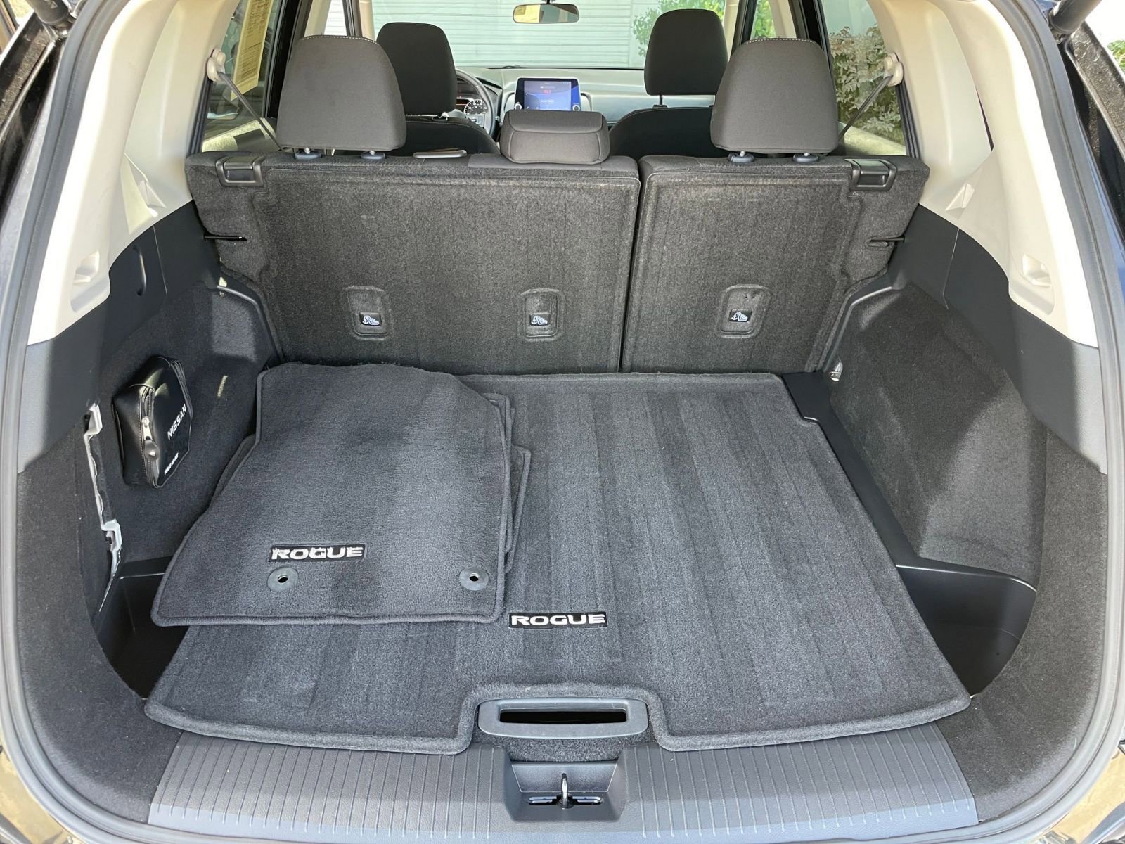 Used 2025 Nissan Rogue SV image 33