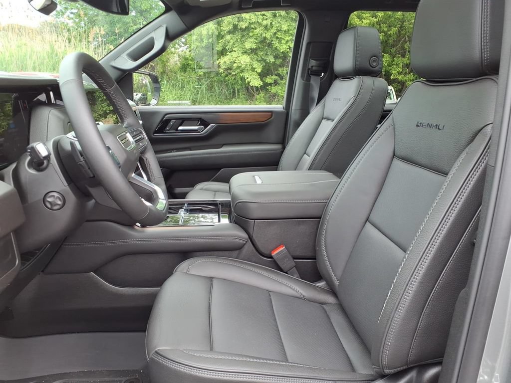 Used 2026 GMC Yukon Denali w/ Sun & Power Step Package AWD/4WD image 10