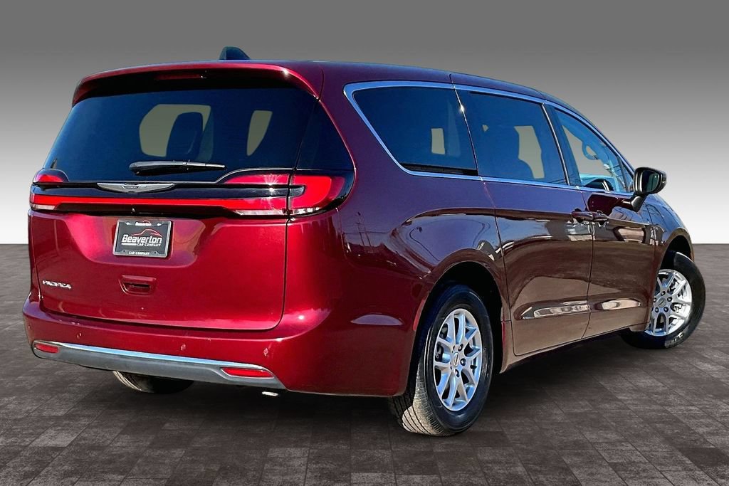 Used 2023 Chrysler Pacifica Touring-L FWD image 14
