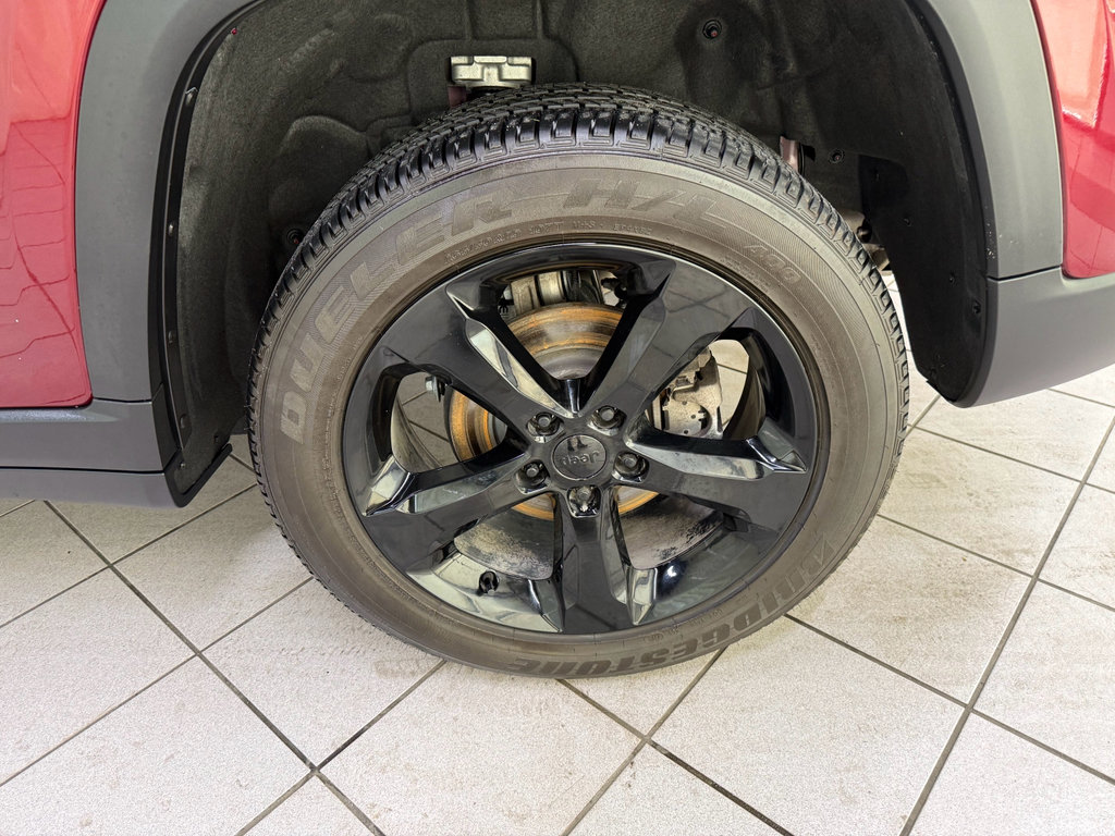 Used 2024 Jeep Grand Cherokee Altitude image 13