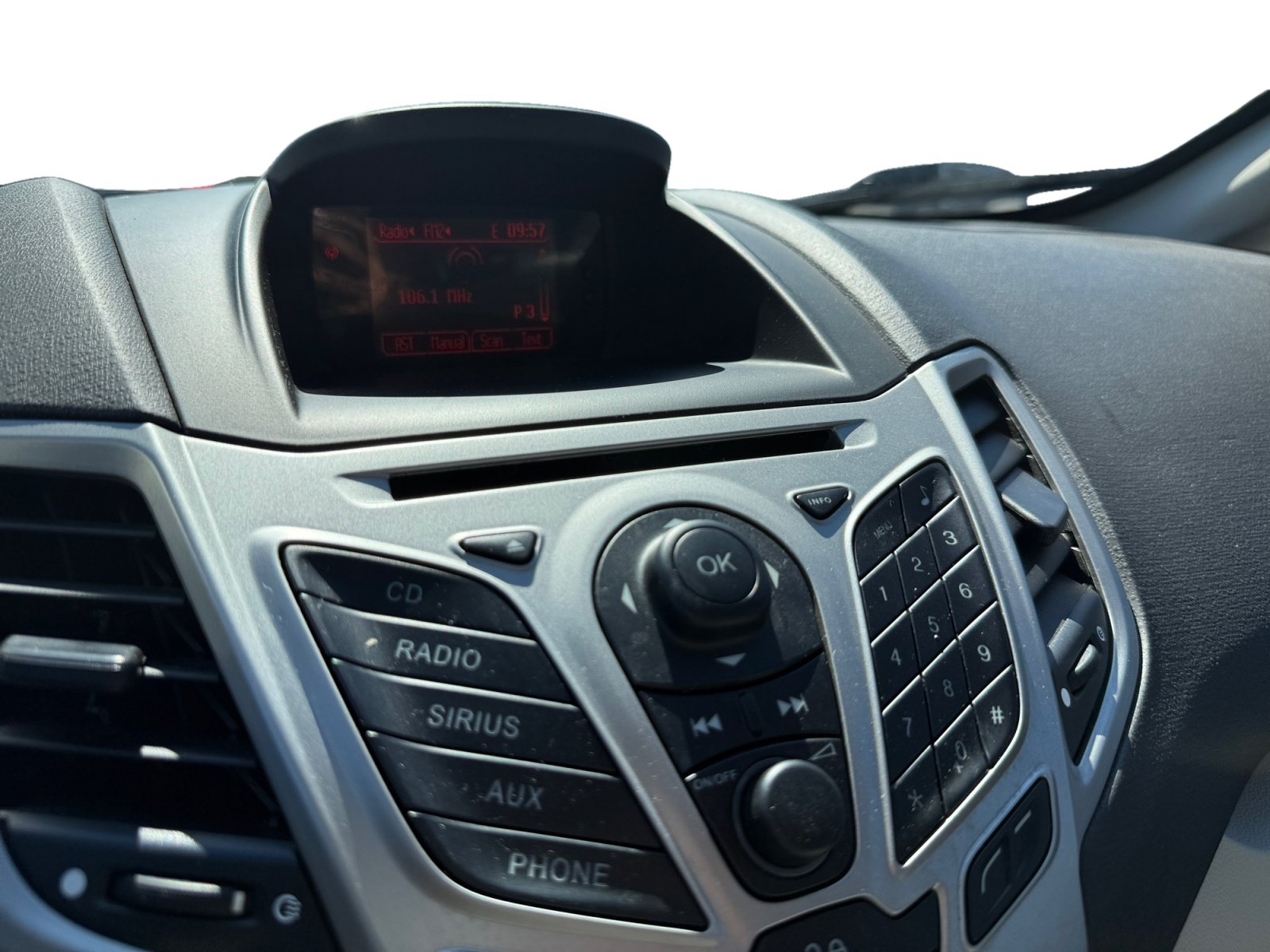 Used 2013 Ford Fiesta SE FWD image 12