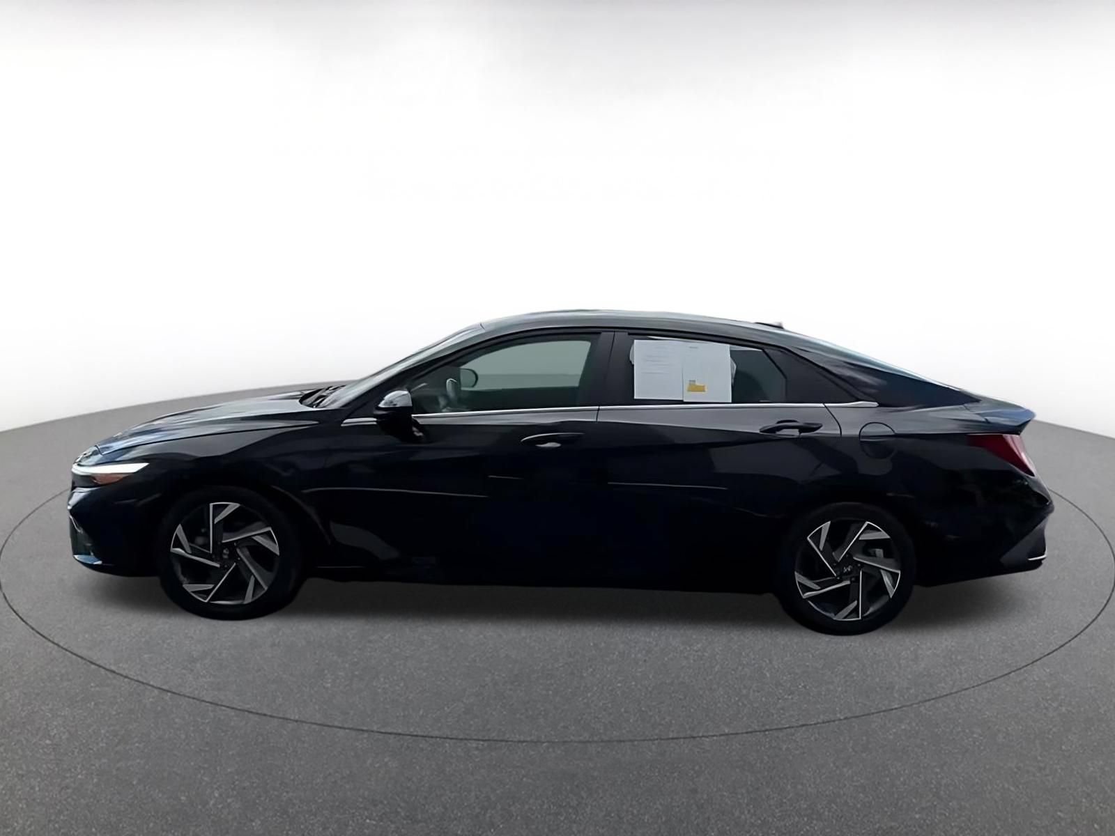 Used 2025 Hyundai Elantra SEL FWD image 8