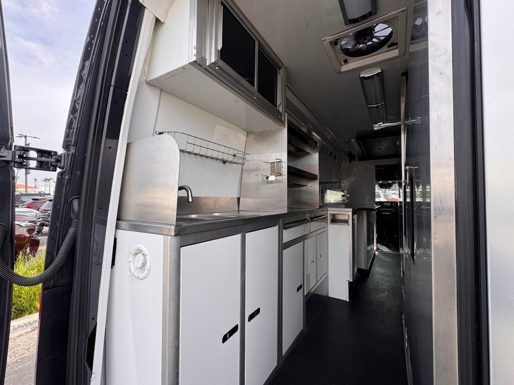 Used 2020 Mercedes-Benz Sprinter 4500 image 14