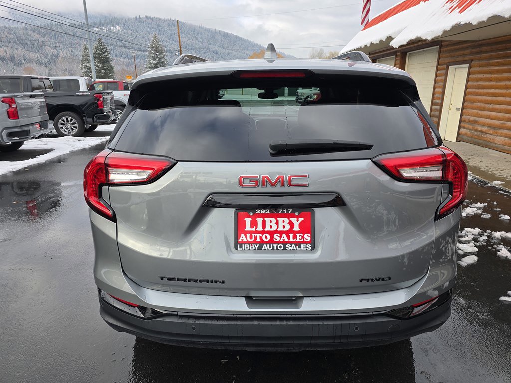 Used 2023 GMC Terrain SLT image 31