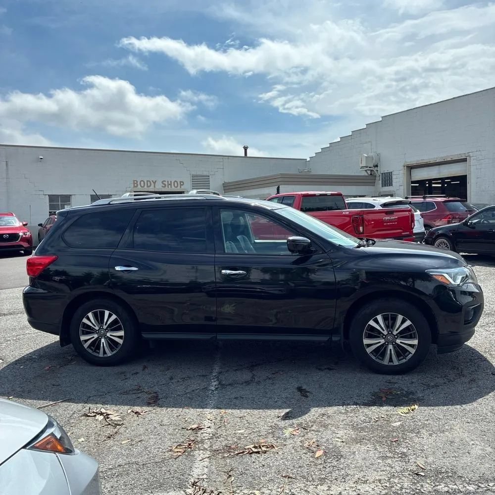 Used 2017 Nissan Pathfinder SL w/ SL Premium Package AWD/4WD image 10